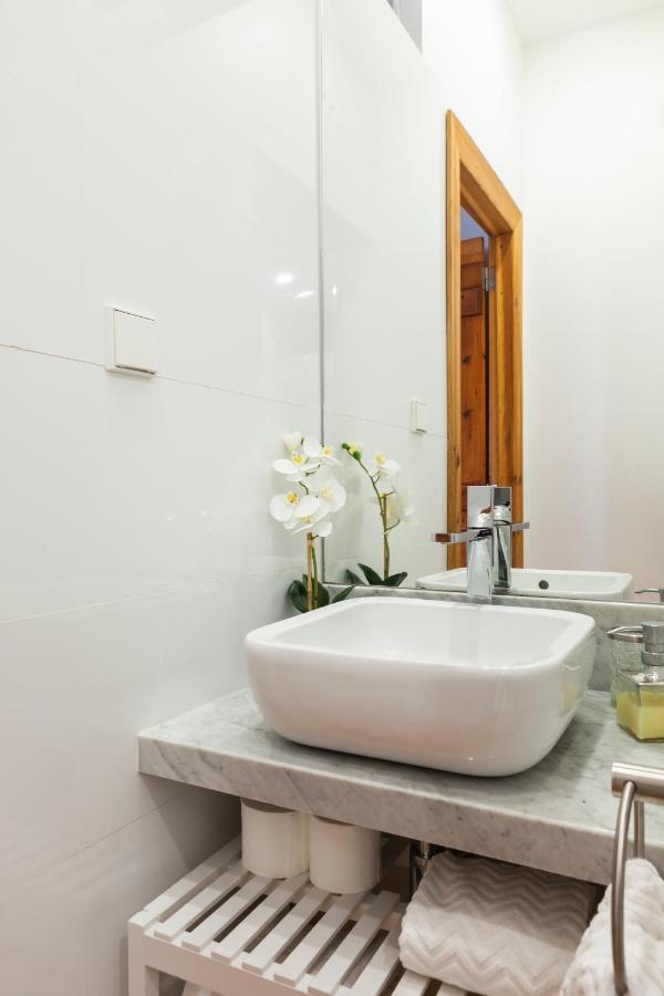 Alfama Terrace Apartment With Authentic XVIII Tiles And Historic Notes 3 Bedrooms & 2 Bathrooms Ac Лісабон Екстер'єр фото