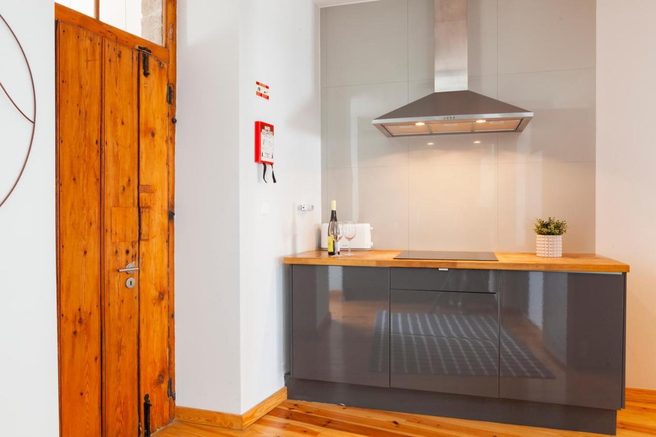Alfama Terrace Apartment With Authentic XVIII Tiles And Historic Notes 3 Bedrooms & 2 Bathrooms Ac Лісабон Екстер'єр фото