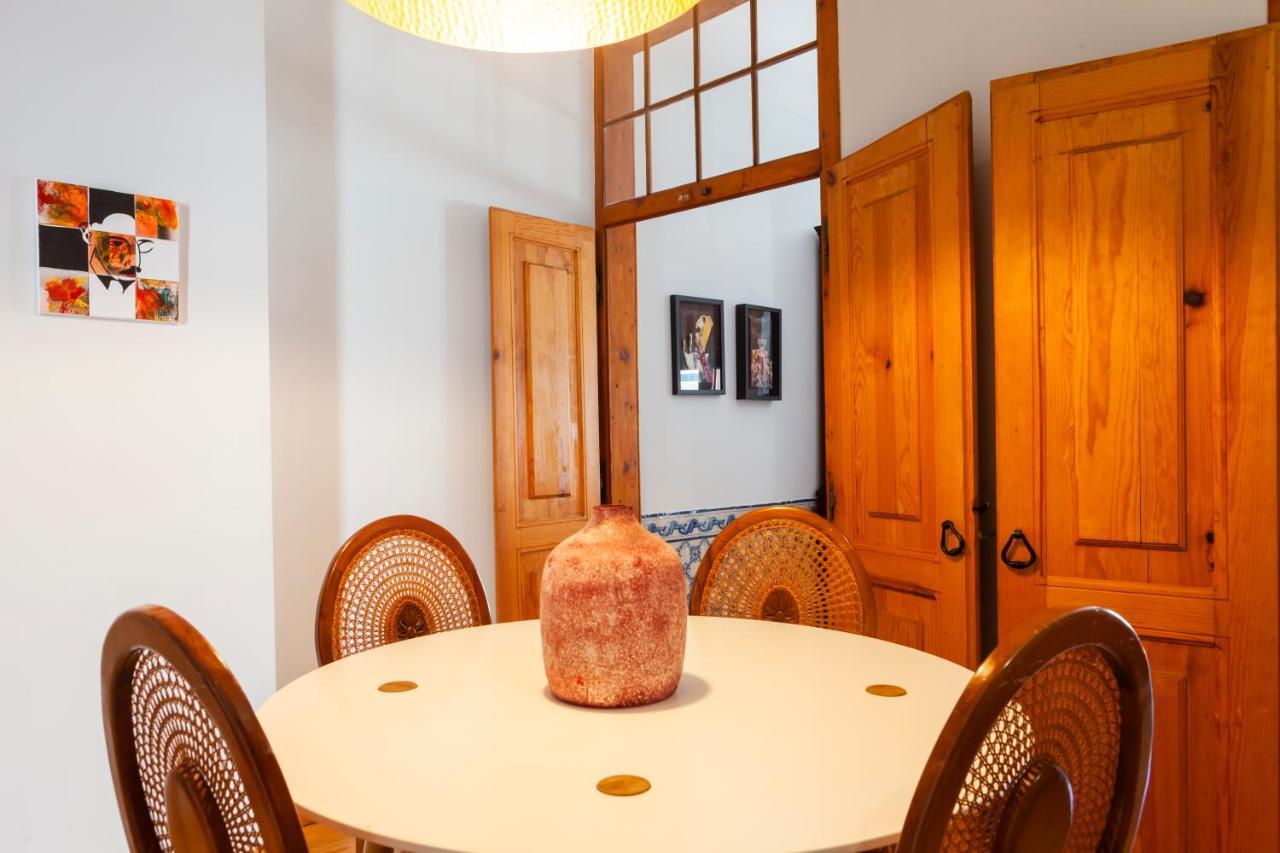 Alfama Terrace Apartment With Authentic XVIII Tiles And Historic Notes 3 Bedrooms & 2 Bathrooms Ac Лісабон Екстер'єр фото